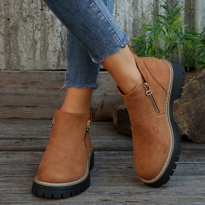 ADA | STURDY BOOTS WITH A ZIP CLOSURE