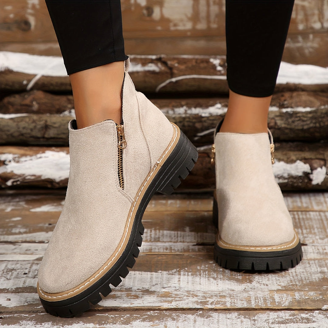 ADA | STURDY BOOTS WITH A ZIP CLOSURE