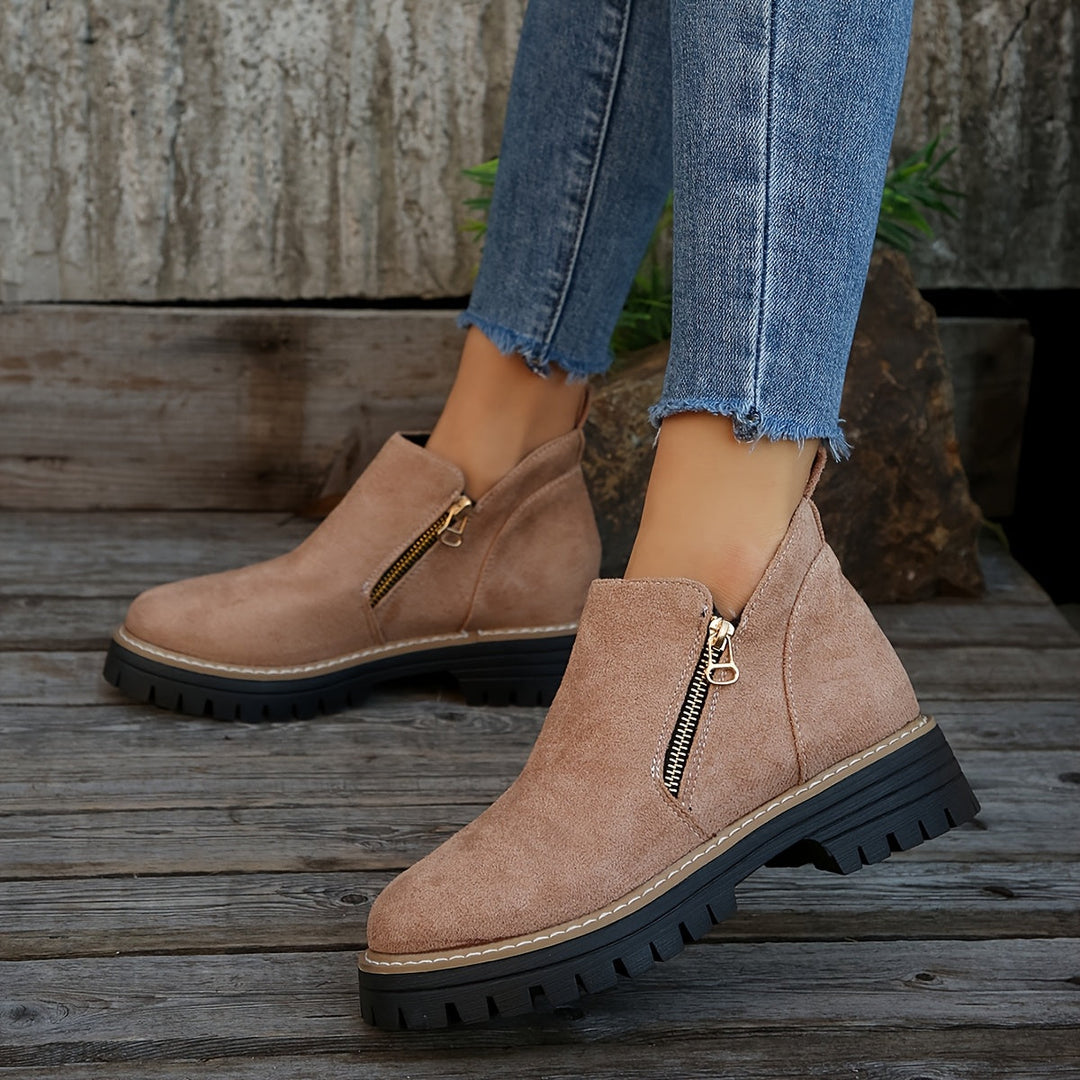 ADA | STURDY BOOTS WITH A ZIP CLOSURE