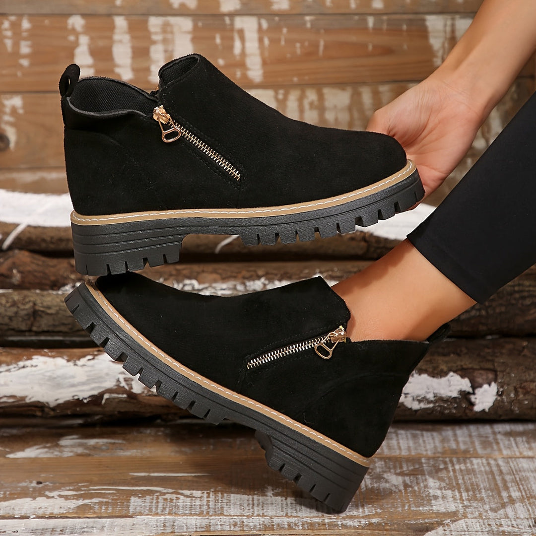 ADA | STURDY BOOTS WITH A ZIP CLOSURE