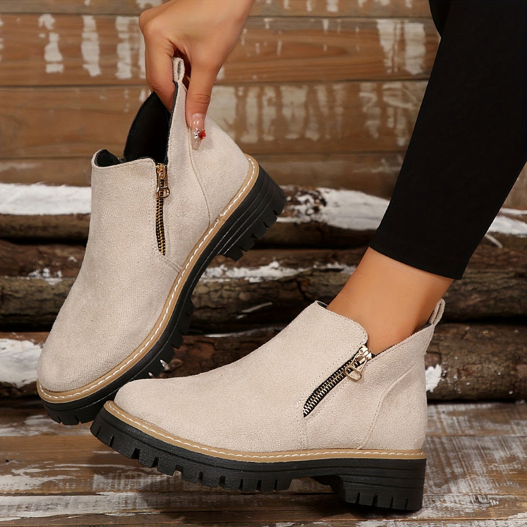 ADA | STURDY BOOTS WITH A ZIP CLOSURE