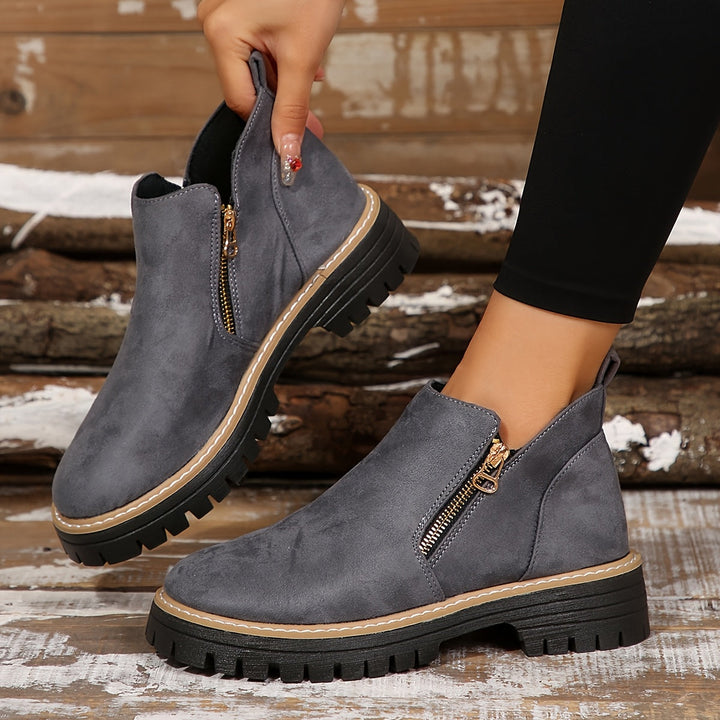 ADA | STURDY BOOTS WITH A ZIP CLOSURE