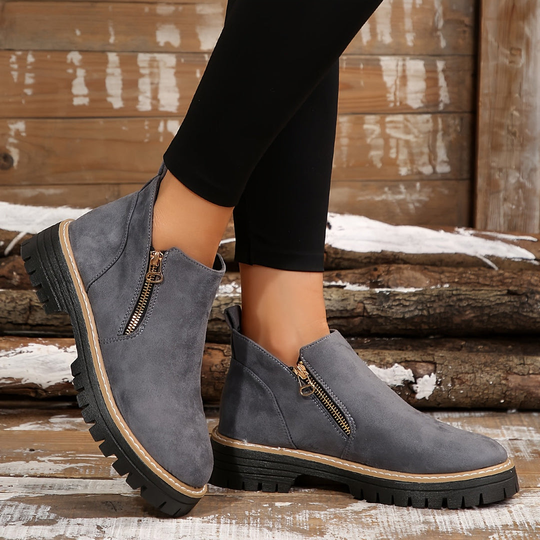 ADA | STURDY BOOTS WITH A ZIP CLOSURE