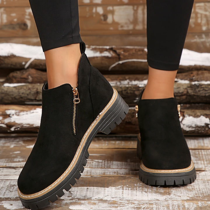 ADA | STURDY BOOTS WITH A ZIP CLOSURE