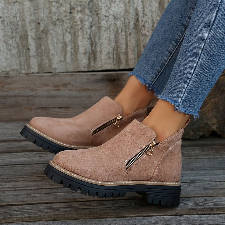 ADA | STURDY BOOTS WITH A ZIP CLOSURE